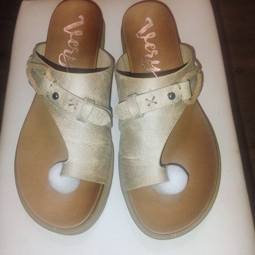 Tan Toe-Loop Sandals with Decorative Studs